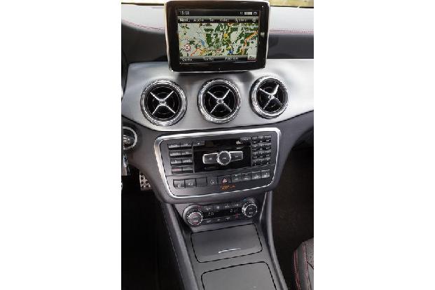 Mercedes GLA 250 4Matic, Mittelkonsole
