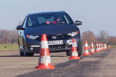 Honda Civic Tourer 1.6 i-DTEC, Frontansicht, Slalom