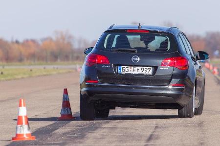 Opel Astra Sports Tourer 1.6 CDTI, Heckansicht, Slalom