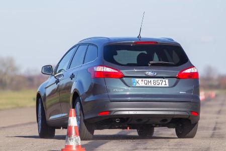 Ford Focus 1.6 TDCI Turnier, Heckansicht, Slalom