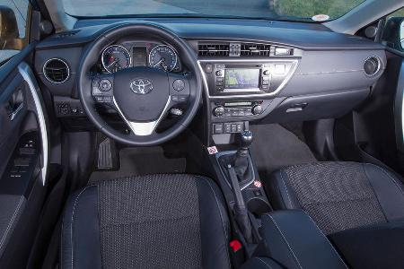 Toyota Auris Touring Sports 2.0 D-4D, Cockpit