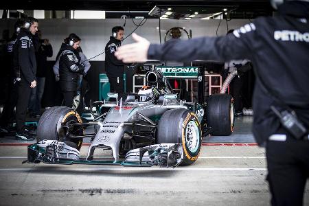 Jorge Lorenzo - Mercedes AMG W05 - Formel 1 Testrun - Silverstone - 5. Oktober 2016 Jorge Lorenzo - Mercedes AMG W05 - Formel 1 Testrun - Silverstone - 5. Oktober 2016