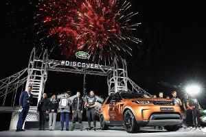 Land Rover Discovery (2017) vor Lego Tower Bridge