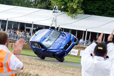 Jaguar F-Pace Stunt auf zwei Rdern Goodwood Festival