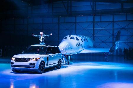 Range Rover zieht Virgin Jet Richard Branson