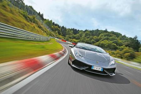 Mit Keilform und Hochdrehzahl-Sauger zählt der Lamborghini Huracán LP 610-4 optisch und akustisch zu den emotionalsten Sport...