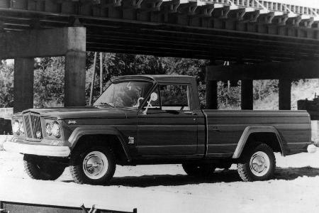 Jeep J-2000 / SJ 1965-1971
