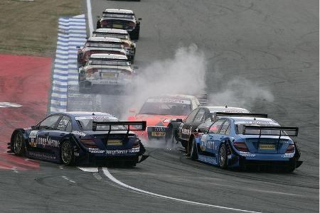 Showdown im Motodrom mit viel Rauch.