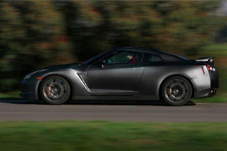 Die Sportfedern von H&R sind speziell auf die elektronischen Fahrwerksreglung des GT-R angepasst.