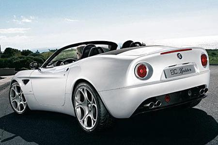 Mit dem 8C Spider bekennt sich Alfa zur wilden Vergangenheit.