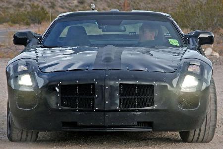 Beim AMG Flügeltürer ist erstmals das LED-Tagfahrlicht zu sehen.