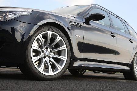 Der BMW M5 Touring ist vorne und hinten mit 19 Zoll-Alus bestückt.