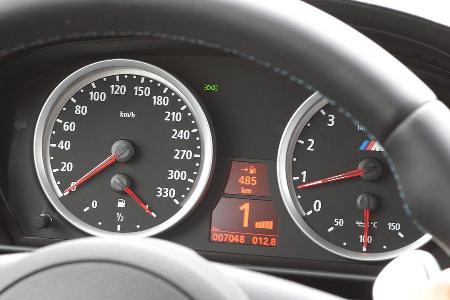 Bis 250 km/h macht die Tachonadel mit.