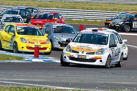 Seit 2006 bietet die Serie mit den 204 Ps starken Clio RS III 