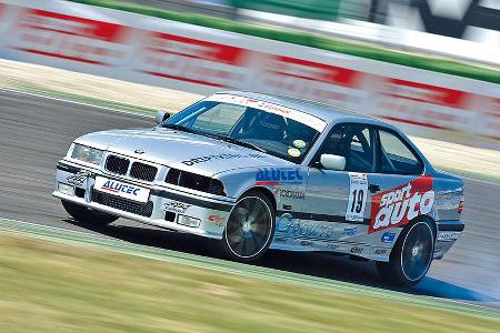 Gewürzt wird der Auftritt durch tägliche Demo-Driftshows der Fahrer Alex Gräff, Jochen Reich und Uwe Sener.