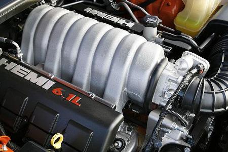 Das V8-Triebwerk leistet 430 PS bei rund 6.000 Umdrehungen. Das Drehmoment liegt bei 569 Nm.
