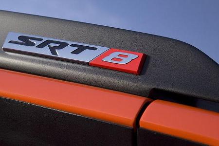Das Emblem am Heck macht deutlich: hier ist ein V8 am Werk.