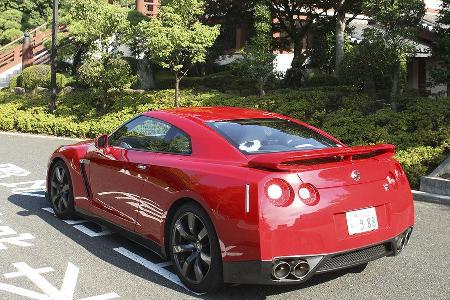 Kategorie Supersportwagen: Nissan GT-R. Zeit: 7.29 min