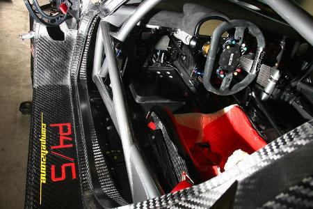 Ferrari P4/5 Competizione, Cockpit 2