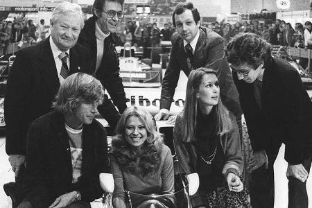 Eröffnungsgäste (von links): Formel 1-Ass James Hunt, Oberbürgermeister Horst Katzor, Show-Star Silvio Franceso, Organisatio...