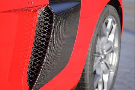 In 3,9 Sekunden soll das Landstraßentempo erreicht sein. Bei 316 km/h wird der R8 einbgebremst.