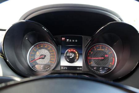 Mercedes-AMG GT R, Rundinstrumente