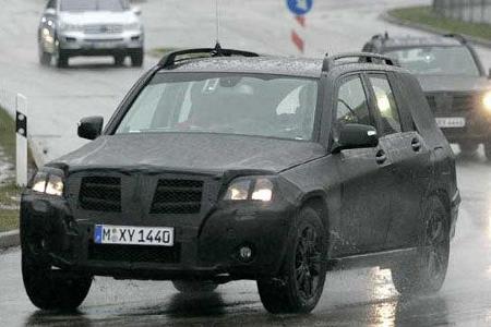BMW räumt mit dem X3 im Segment der kleinen SUV bereits kräftig ab, Audi will mit dem Q5 folgen und Mercedes kontert mit dem...
