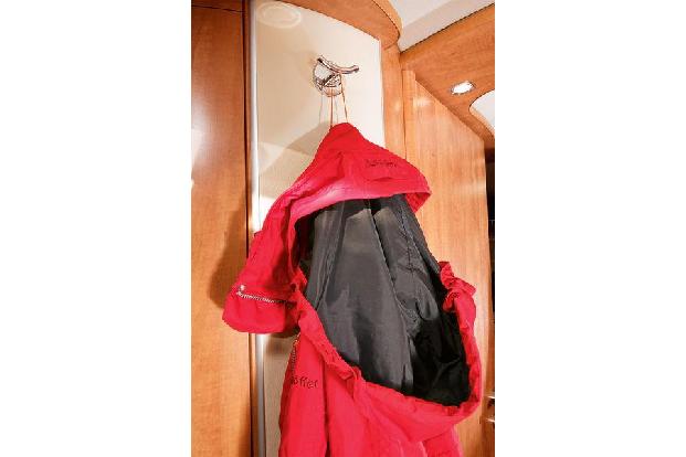 Zur detailreichen und wohnlichen Gestaltung zählt auch die Garderobe.