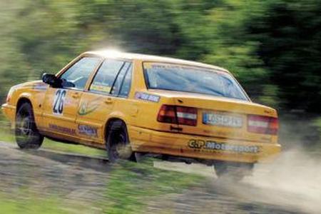 Ein fahrfertiges Rallyeauto für 3350 Euro. Das muss dem Volvo-Cup erstmal jemand nachmachen.