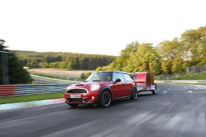 Mini Clubmann mit Wohnwagen Cowley