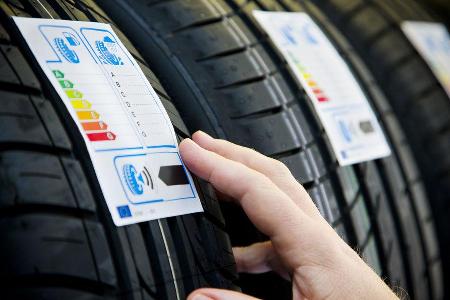Autoreifen bestellen die Deutschen besonders oft im Internet. Autoreifen bestellen die Deutschen besonders oft im Internet.