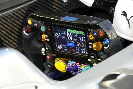 Mercedes - Lenkrad - Formel 1 - Technik - GP Bahrain 2016