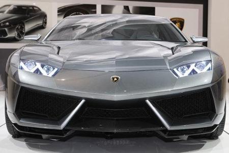Lamborghini zeigt in Paris das viertürige Coupé Estoque.