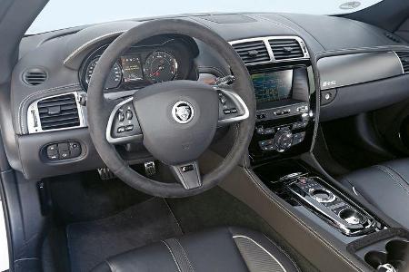 Jaguar XKR-S, Cockpit