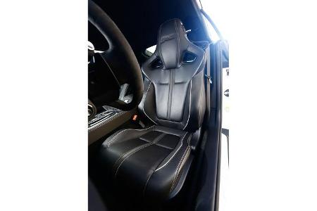 Jaguar XKR-S, Fahrersitz