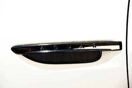 Jaguar XKR-S, Schriftzug