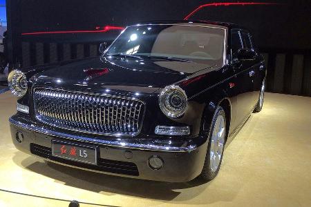 Falls sich irgendwer fragt, warum man bei Hongqi renoviert: Weil die bis heute den L5 verkaufen. Jenes Stück barocke Luxusli... Falls sich irgendwer fragt, warum man bei Hongqi renoviert: Weil die bis heute den L5 verkaufen. Jenes Stück barocke Luxusli...