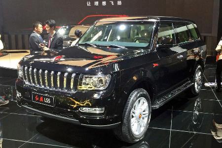 Das passende SUV zum Thema Hongqi heißt bislang LS5. Auch klassisch, aber halt ebenfalls wenig geeignet, junge kaufkräftige ...