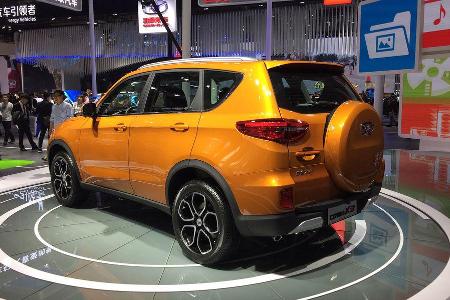 ... relativ eigenständig aus und wildert im beliebten Segment der Kompakt-SUVs. Beim Namen müsste man halt mal mit BMW reden.