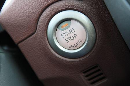 Nissan Micra 1.2 DIG-S, Start-Stop Knopf
