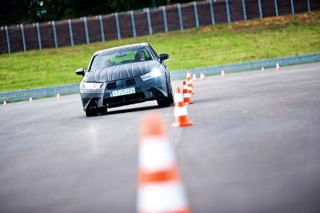 Lexus GS Hybrid, Slalom, Frontansicht