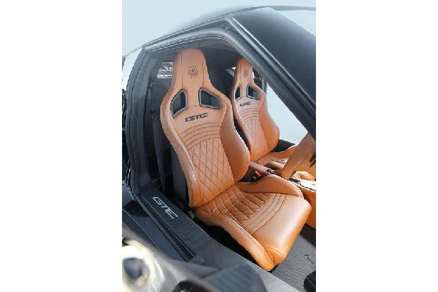 Lotus Evora GTE, Sitze