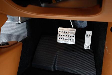 Lotus Evora GTE, Pedale