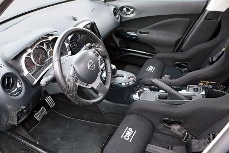 Nissan Juke-R, Cockpit