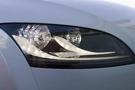 Futuristisches Design auch bei den LED-Scheinwerfern.