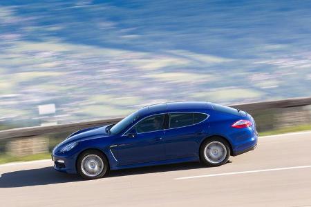 Porsche Panamera S Hybrid, Seitenansicht, Fahrt, Bergstraße