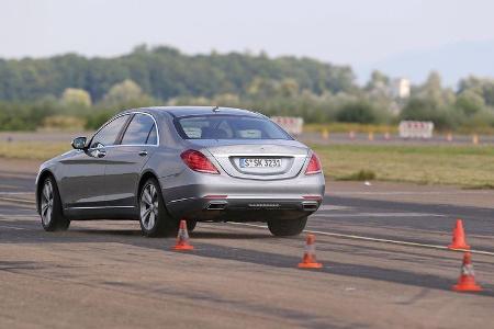 Mercedes S 500 L, Heckansicht, Slalom