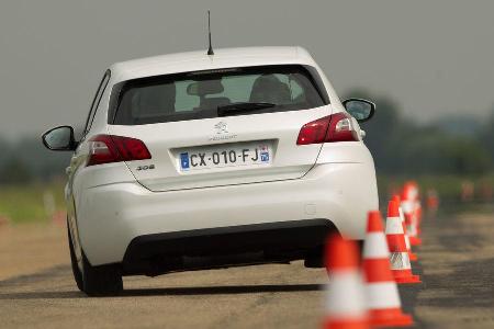 Peugeot 308 125 THP, Heckansicht, Slalom