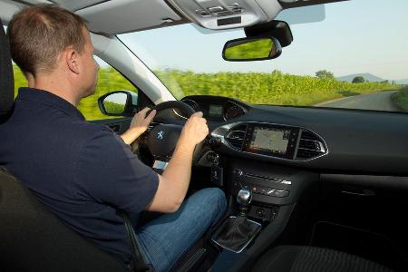 Peugeot 308 125 THP, Cockpit, Fahrersicht