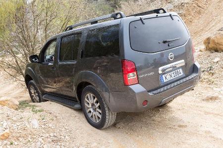 Nissan Pathfinder 2.5 dCi, Heckansicht